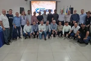 Prefeito Ditão Pupio e vice-prefeito Inei Heckert participam de reunião da AMUVI em Rio Bom