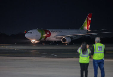 Primeiro voo direto entre Portugal e Paraná desembarca no Aeroporto Afonso Pena