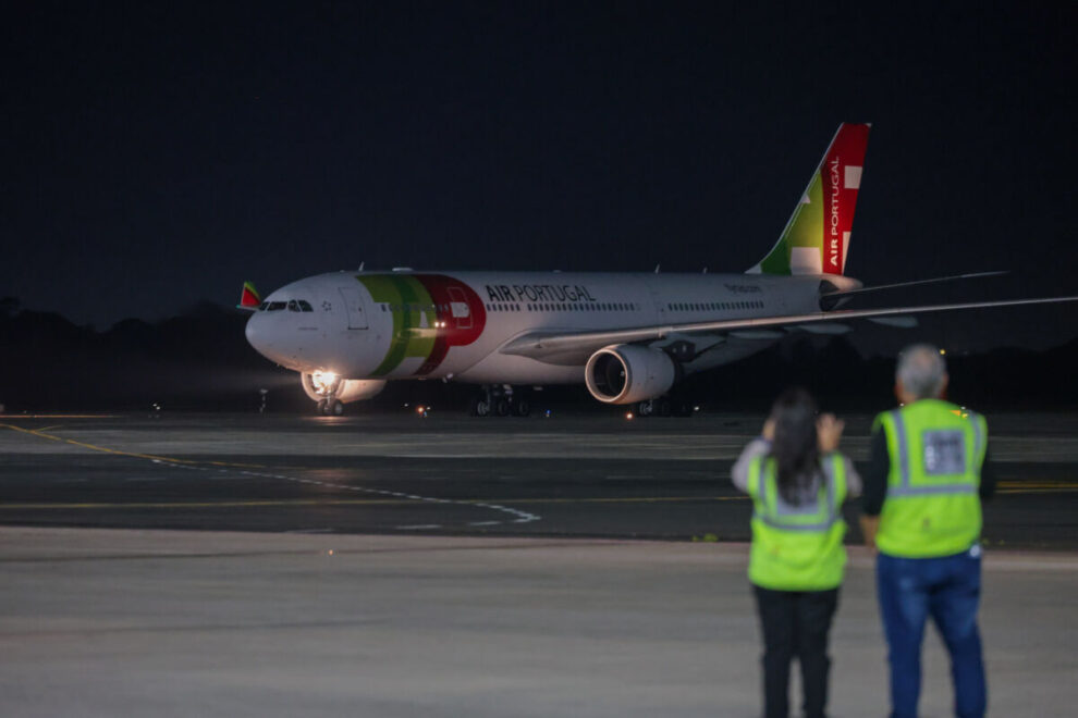 Primeiro voo direto entre Portugal e Paraná desembarca no Aeroporto Afonso Pena