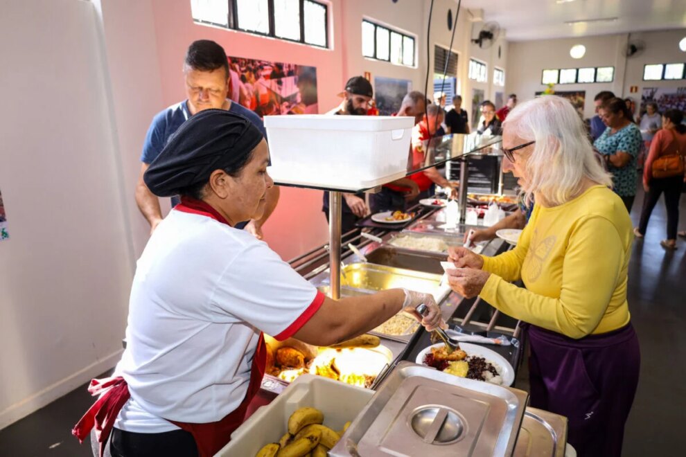 Restaurantes Populares de Maringá voltam a servir refeições nesta quarta-feira (29), após o restabelecimento da energia elétrica