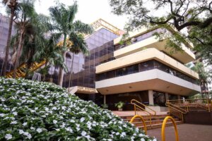 Servidores de Maringá recebem reajuste por tempo de serviço na folha com retomada do