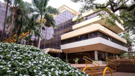 Servidores de Maringá recebem reajuste por tempo de serviço na folha com retomada do