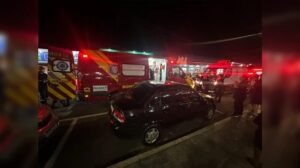 Assista o flagrante do momento que homem é esfaqueado no crânio em cidade da região