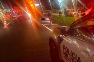 'Bebi três cervejas': motorista perde o controle do carro na PR-317 e é preso por embriaguez em Maringá