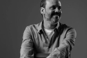 Cine UEM recebe aula aberta com pesquisador de música e cinema Martin Eikmeier