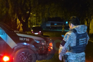 Dois suspeitos morrem em confrontos armados durante operação policial em Sarandi
