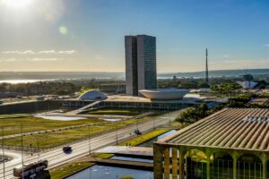 Fim da escala 6x1 deve começar a tramitar no Senado
