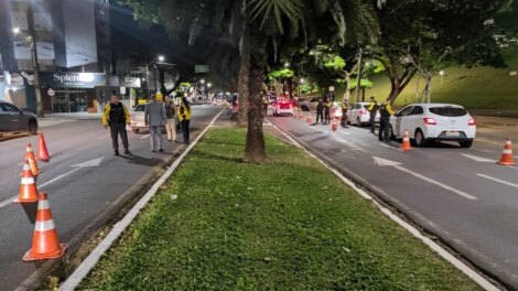 Fiscalização de trânsito aplica mais de 100 multas em Maringá no fim de semana