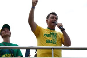 Flávio Bolsonaro disputa a presidência com Alfredo Gaspar como vice