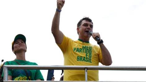 Flávio Bolsonaro disputa a presidência com Alfredo Gaspar como vice