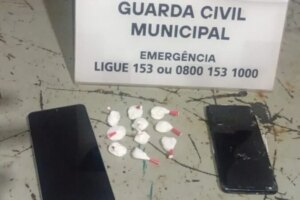 Guarda Municipal prende homem escondendo cocaína em caixa de doces, em Sarandi