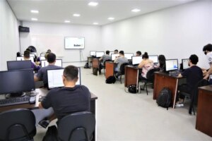 Maringá vai oferecer cursos gratuitos de inglês e educação financeira para jovens