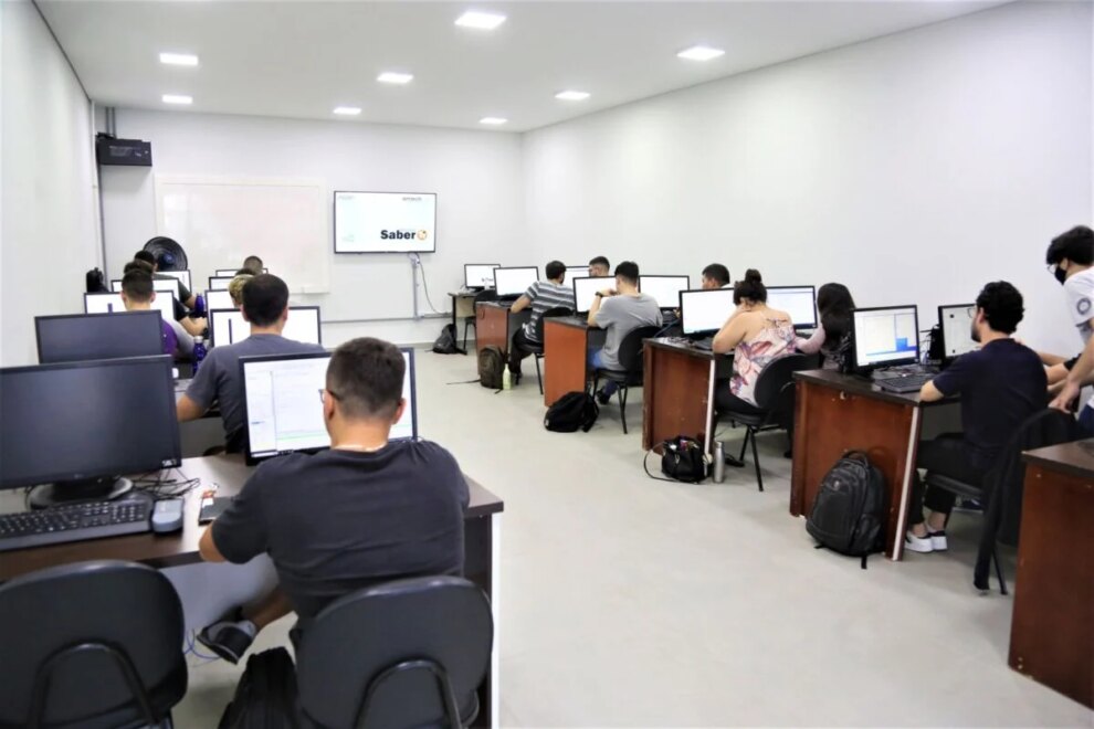 Maringá vai oferecer cursos gratuitos de inglês e educação financeira para jovens