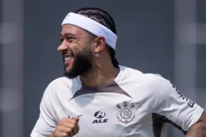 Memphis renova com o Corinthians, mas exigências contratuais cria clima tenso no clube 