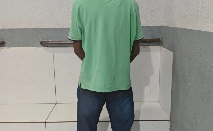 Mulher esfaqueada pelo companheiro foge por janela e pede socorro na Delegacia da Polícia Civil