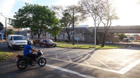 Novos semáforos são instalados em cruzamento do Contorno Norte, em Maringá
