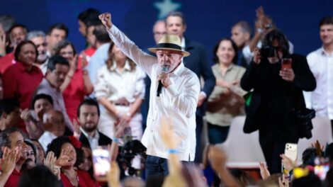 PT oficializa candidatura de Lula à Presidência