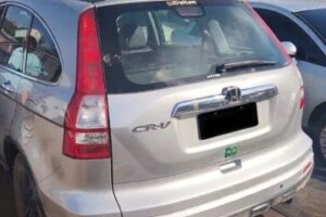 Polícia Militar recupera carro furtado com placas clonadas na PR-317, em Maringá