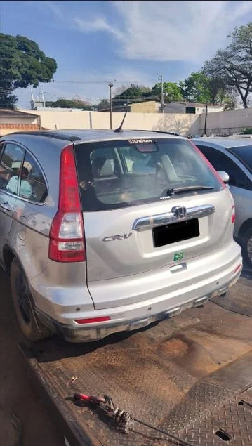 Polícia Militar recupera carro furtado com placas clonadas na PR-317, em Maringá
