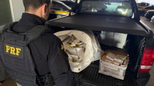 Polícia Rodoviária Federal apreende 240 iPhones avaliados em cerca de R$1 milhão em Maringá