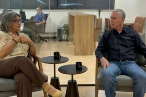 Professora Ana Lúcia grava participação na série de entrevistas ‘Maringá Post - De Olho nas Urnas’