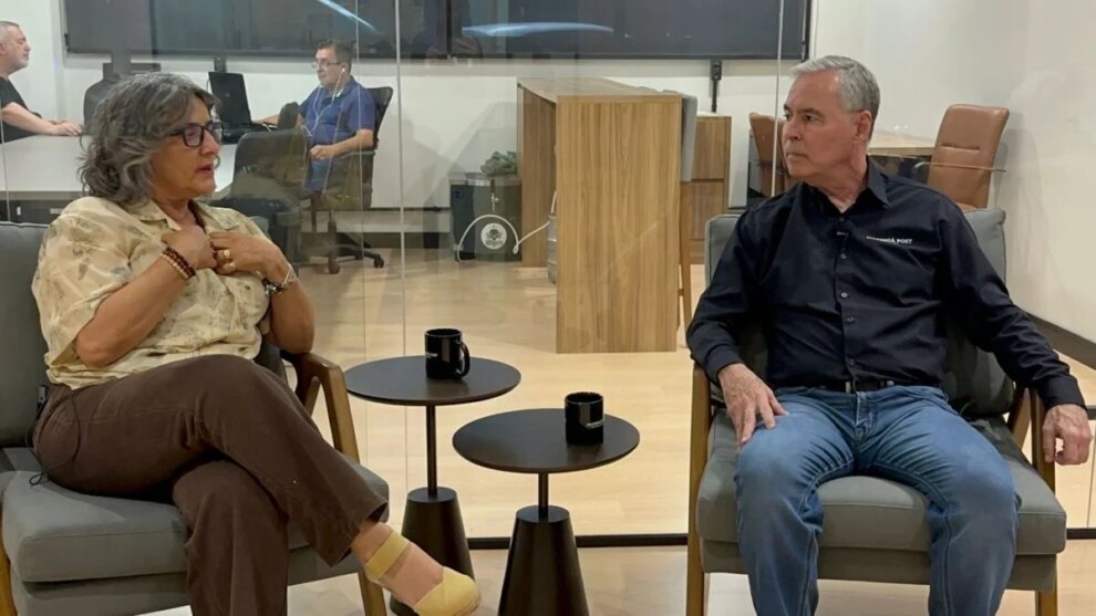 Professora Ana Lúcia grava participação na série de entrevistas ‘Maringá Post - De Olho nas Urnas’