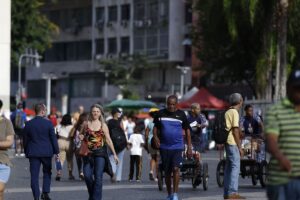 Relator do Senado mantém proposta da Câmara que acaba com a escala 6x1