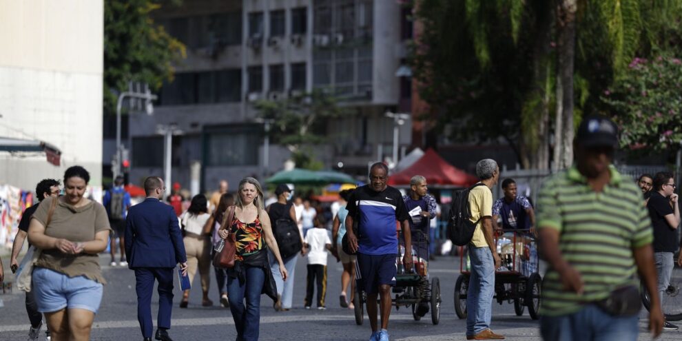 Relator do Senado mantém proposta da Câmara que acaba com a escala 6x1