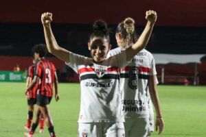 São Paulo vence Vitória e assume liderança do Brasileirão Feminino