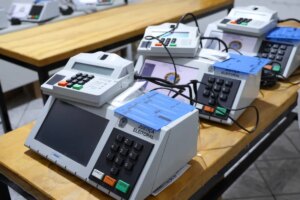 TRE antecipa envio de urnas eletrônicas devido à estiagem no Amazonas