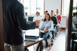 UEM abre processo seletivo para contratar professores de Medicina em 11 áreas