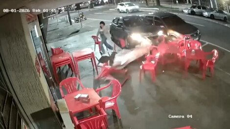 VÍDEO: Motorista embriagada atropela pedestre em calçada, acaba presa, mas é solta logo depois sem pagar fiança