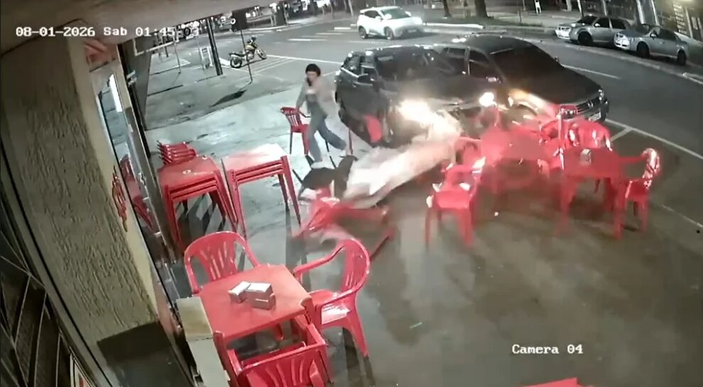 VÍDEO: Motorista embriagada atropela pedestre em calçada, acaba presa, mas é solta logo depois sem pagar fiança