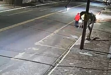 Vídeo mostra mulher sendo atropelada de propósito após discussão na região de Maringá; caso é investigado pela Polícia Civil