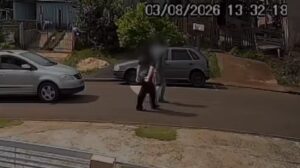 Vítima de violência doméstica recebe ajuda após fazer sinal internacional de socorro e home é preso no Paraná; vídeo