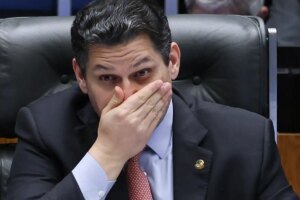 Davi Alcolumbre tem 10 dias para se manifestar sobre visitas ao Senado