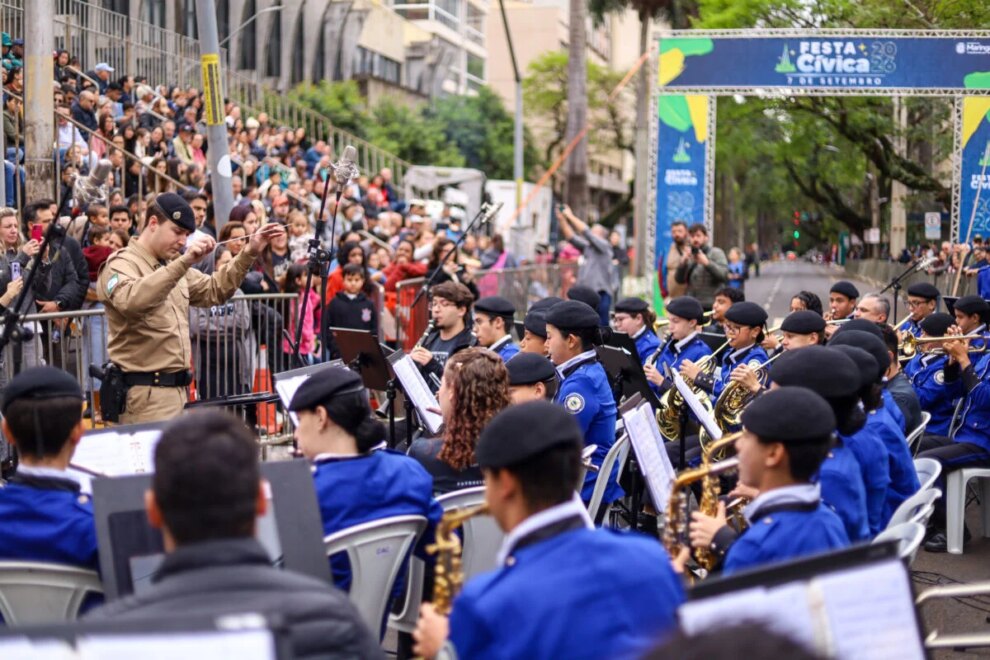 Desfile Cívico em Maringá reúne 7 mil pessoas na celebração da Independência do Brasil