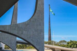 Entenda as diferenças entre as funções do presidente e do governador