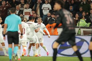 Fluminense leva susto, mas é 1º classificado à semi da Libertadores