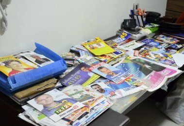 Morador de Maringá tem coleção com mais de 10 mil santinhos eleitorais