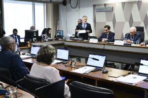 PEC que acaba com jornada 6x1 é aprovada na CCJ do Senado