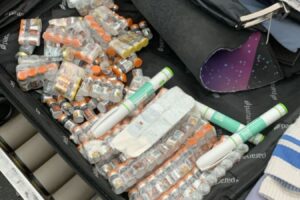 Polícia Federal prende homem com mais de 300 ampolas de emagrecedores no Aeroporto de Maringá