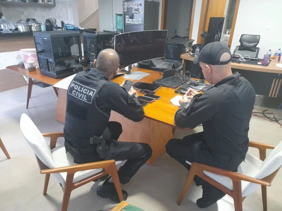 Polícia deflagra operação contra organização criminosa que vendia dados sigilosos de milhões de brasileiros; um alvo foi detido em Cianorte