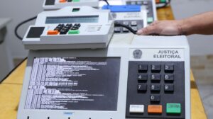 TSE conclui assinatura digital e lacração de sistemas das urnas