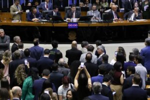 Alcolumbre marca votação da PEC pelo fim da 6x1 para quarta-feira