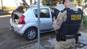 Carro com mais de R$ 62 mil em multas e 244 infrações é apreendido pela PM em Maringá