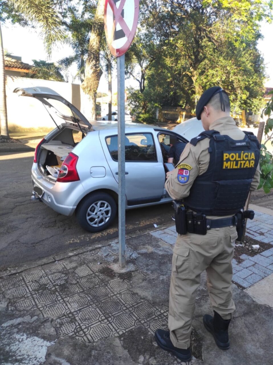 Carro com mais de R$ 62 mil em multas e 244 infrações é apreendido pela PM em Maringá
