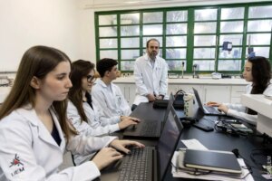 Doze cientistas da UEM estão entre os 2% mais influentes do mundo