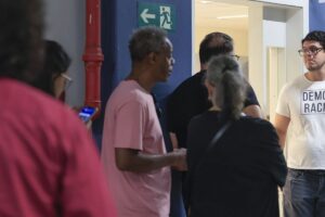 Eleitores têm até as 17h para escolher candidatos