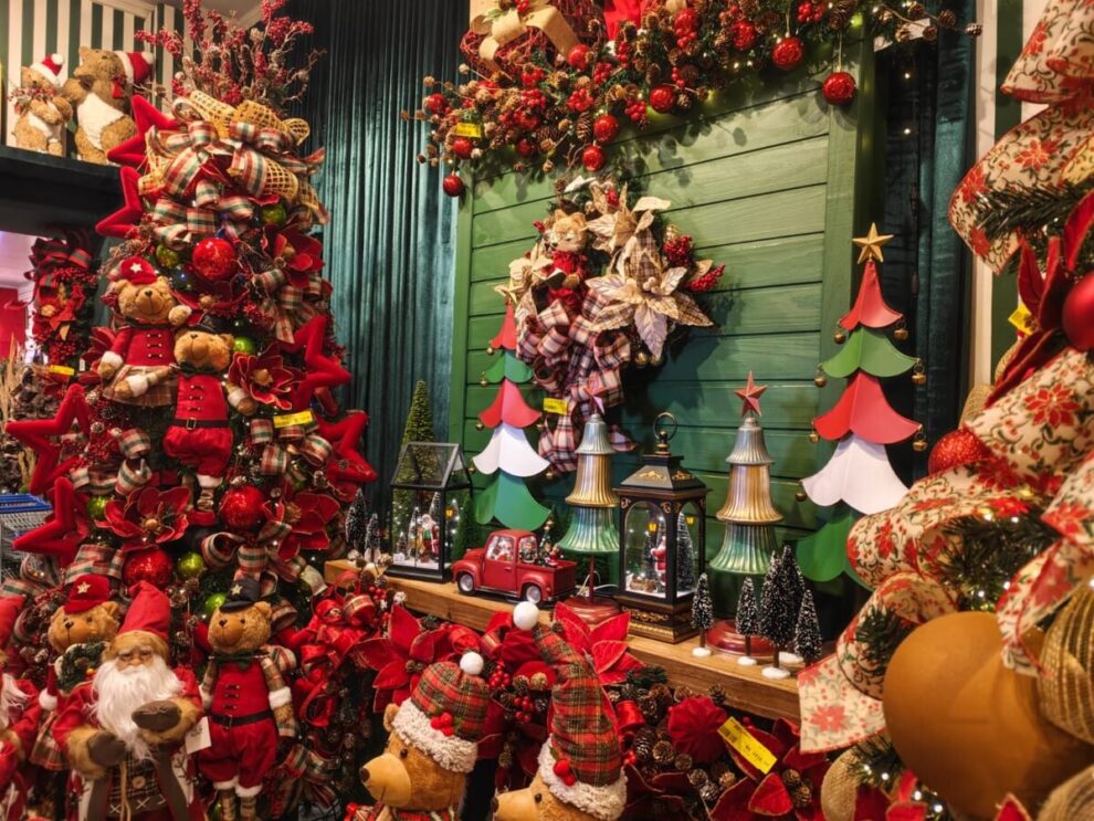 Em Maringá, lojas especializadas em decorações de Natal já movimentam comércio e projetam faturamento 40% maior do que em 2025